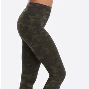 Never worn Spanks leggings